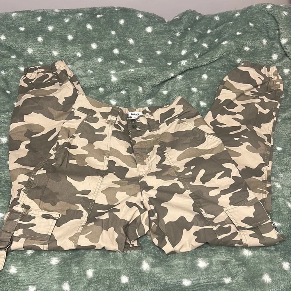 🌷2/30🌷Garage Samll Camo Cargo Pants - Picture 2 of 4